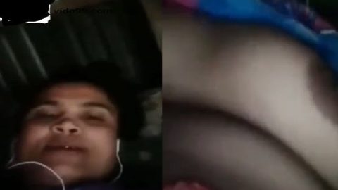 Village Desi chat wife big boobs shown on call