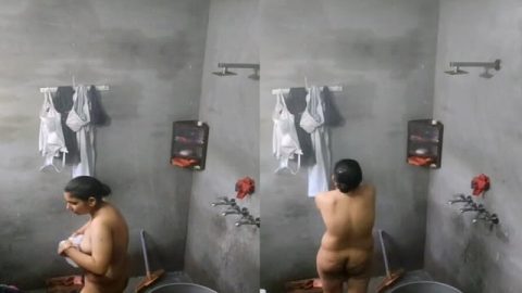 Village bhabhi bathing hidden cam recording