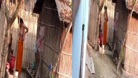 Village bhabhi outdoor nude bath caught by neighbor