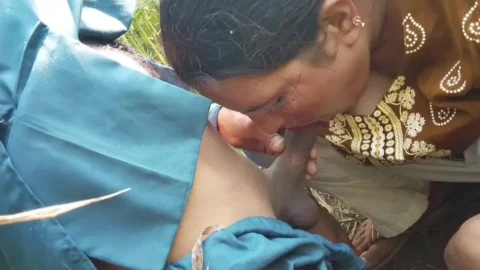 Khet me sex with badi gand wali bhabhi, see XXX clip