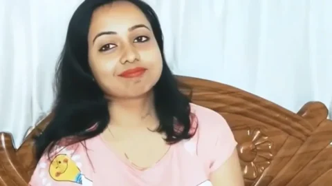 Indian desi girl showing her big boobs