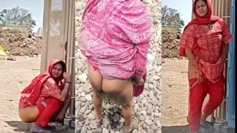 Random Bhabhi Left Saree Pissing Pussy & Sexy Ass Secret Recorded