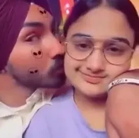GF ko dost ke sath share karke banaya threesome sex video
