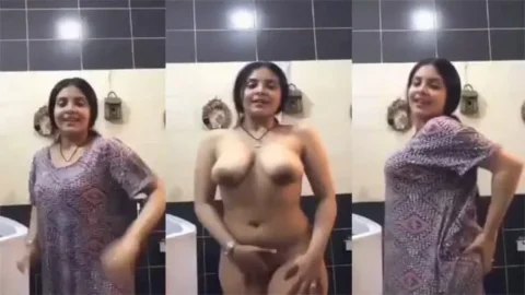 Video call - Friend's sexy mother shows her pussy on video