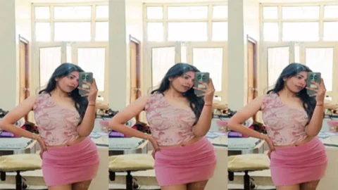 Beautiful Sexy Hot Indian Babe Showing