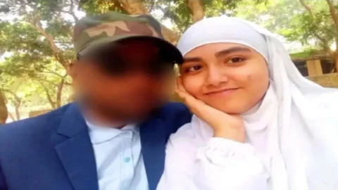Hijabi GF Showing Boobs Pussy And Kissing With Lover 2