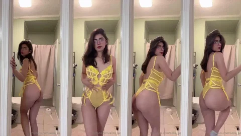 MMS of Desi Aunty Cleaning in Yellow Lingerie Getting Her Soaking Wet Pussy Fingered Video MMS