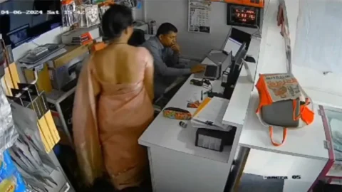 Indian Shop Manager Affair Multiple Wife CCTV Cam 2