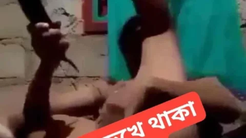 Gaon ki ladaki Baigan chut me dalti hui