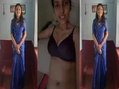 Beautiful Mallu Girl Showing Boobs