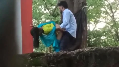 Village lovers ki outdoor me chudai karte XXX footage