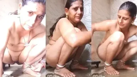 Desi Bhabhi Nude Bath Soaps Her Wet Pussy and Huge Boobs Video MMS