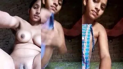 Desi Village Girl Full Boobs Pussy Spreade