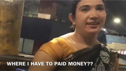 Koyambedu Item Aunty - Matterku Rate Pesum