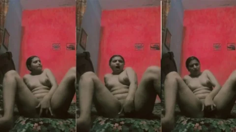 Pakistani Babe Ayesha Masturbating For BF