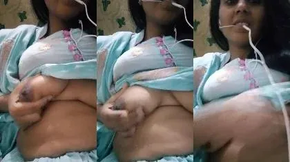 Horny Desi Girl Show Boobs Hard Press Niple