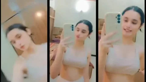 Cute Pakistani Girl Shows Full Nude on Video Call Teasing