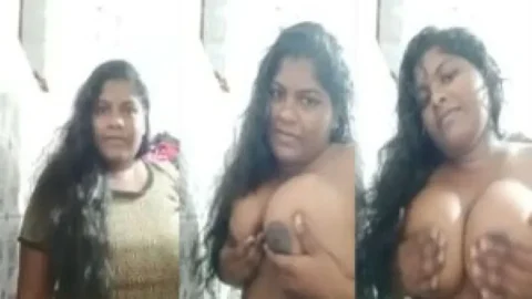 Indian girl shows her big boobs Desi Porn MMS