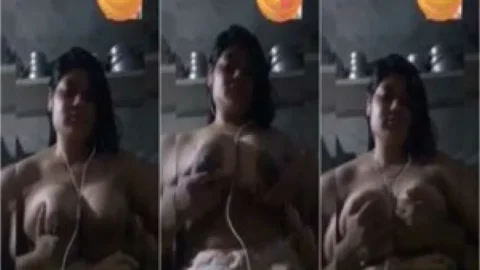Sexy girl plays with her Big Boobs on video call Desi Porn MMS