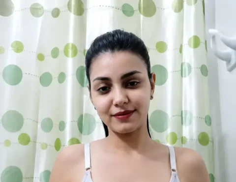 Desi Babe Goes Completely Nude, Squeezing Her Tight Boobs and Rubbing Her Juicy Ass MMS