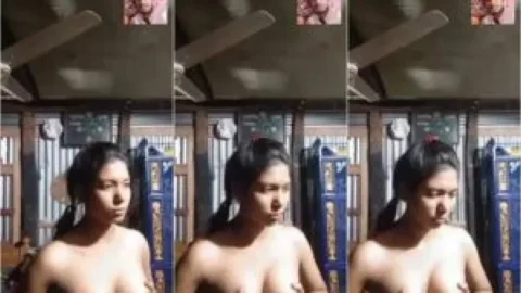 Bangladeshi cute girl showing her boobies Desi Porn MMS