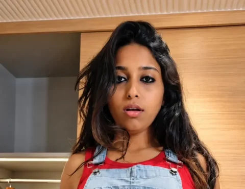 Famous Bong Model Anurima Banik Strips Fully Nude Teases a Hard Dick with Her Juicy Ass and Perky Boobs MMS