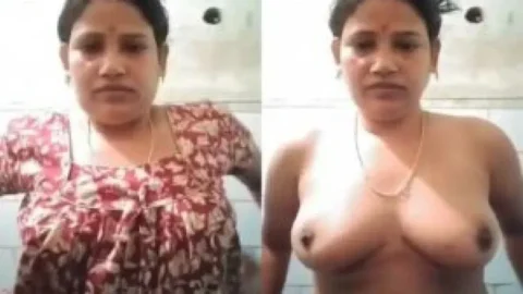 Bengali housewife showing boobs and pussy Desi Porn MMS
