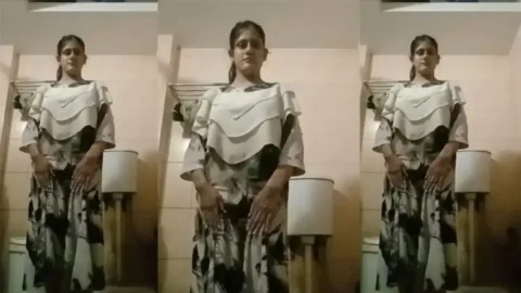Desi bhabhi ka bathroom mein secret brinjal masti MMS Porn