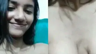 Desi village bhabi ka sexy cam show boobs dikhake MMS Porn