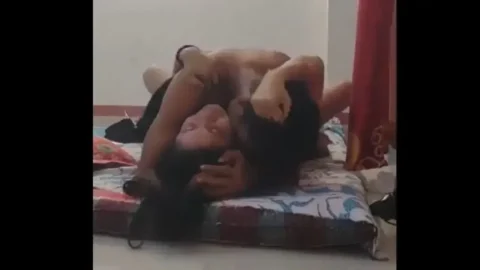 Desi couple ka mattress pe wild secret sex session MMS Porn