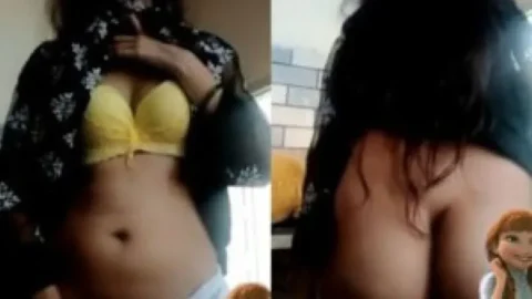 Tall Pakistani girl showing pussy and ass Desi Porn MMS