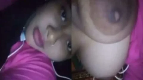 Sweet Bengali college girl showing her big boobs Desi Porn MMS