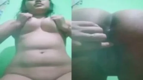 Beautiful horny Indian girl showing Desi Porn MMS