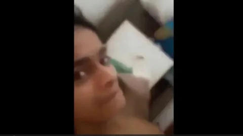 Phuli Hue Chut Wali Desi Ladki Ko Apne Bf Ke Sath Sex Karte Hue Hindi Audio Desi Porn MMS