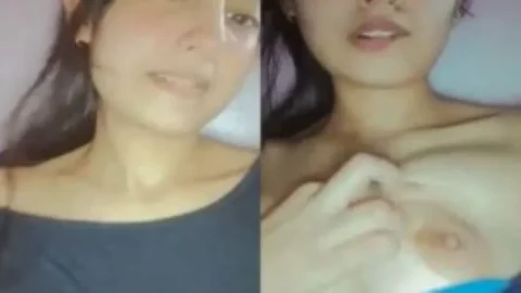 Beautiful Paki girl showing her sexy boobs Desi Porn MMS