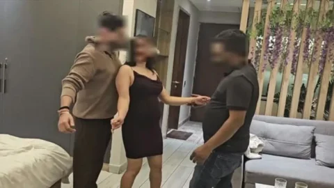 Hotwife Anjali Get Together Party With Old College Friend Threesome Desi Porn MMS