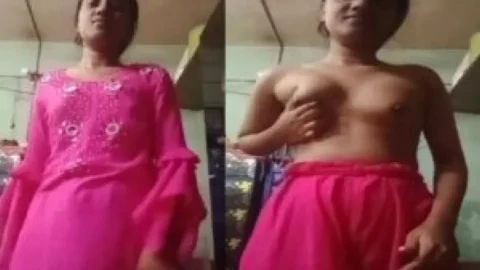 Slim Bengali sex girl fingering her horny pussy Desi Porn MMS