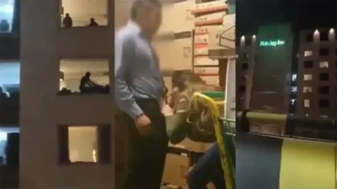 Manager aur handsome cashier ka secret romance shop mein MMS Porn