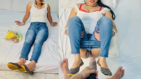 jeens wali bhabhi ko fruit dene jaakar mera lalach aa gaya dekhkar phir bhabhi ko pata kar choda Desi Porn MMS
