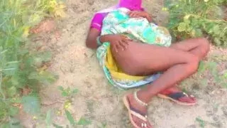 Bihari aunty ka khula maidan mein garm maza MMS Porn