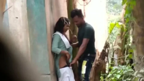 Indian Gym guy standing and fucking GF Desi Porn MMS