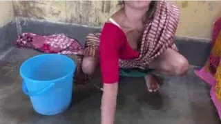 Desi gaon ki chhoti ladki ka garm raaz with malik MMS Porn