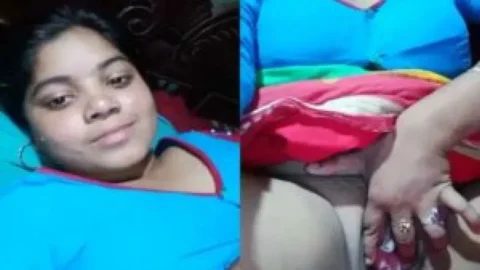 Unsatisfied Bengali housewife showing pussy Desi Porn MMS