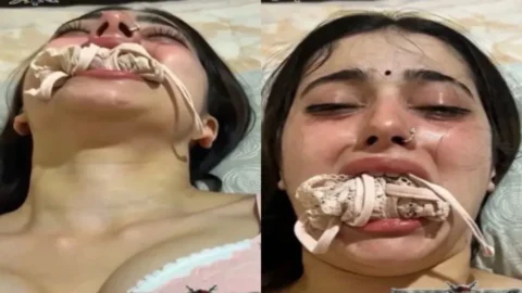 Muh mai panty daba chut chudwaati bhabhi ka viral Desi Porn MMS