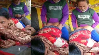 Desi gaon ki rand ka truck mein garm maza MMS Porn