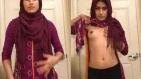 Sexy girl showing her boobs to her lover Desi Porn MMS