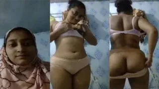 Desi village bhabhi ka sexy chikna pichewala MMS Porn